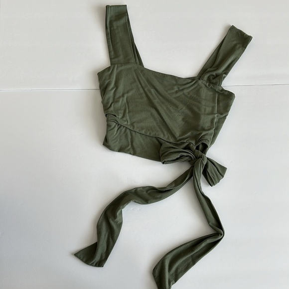 2 Final Touch Crop Tops with Side Knot Sz SM - Picture 7 of 9